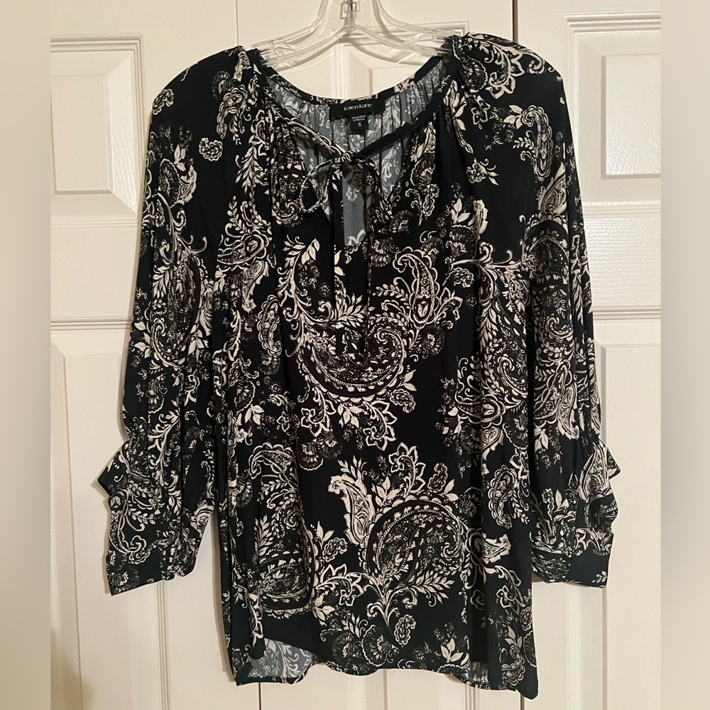 Karen Kane blouse with tie neck detail. Size small
